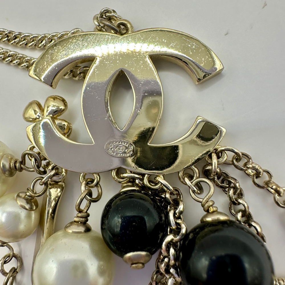 CHANEL Black and White Charm Necklace - Picture 4 of 6